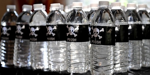 Водата от пластмасовите бутилки съдържа опасни химикали
