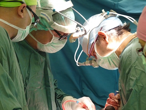 Американски хирурзи и ортопеди от Болница Токуда ще оперират две деца с екстремна сколиоза