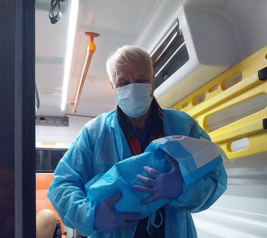 Фелдшерът Радко Радев изроди бебе в линейка