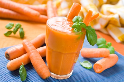 Сок от моркови, ябълка и картоф за прочистване