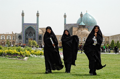 Ирански имами за смяна на пола