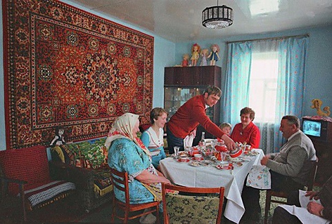 в СССР хората окачаха килими по стените