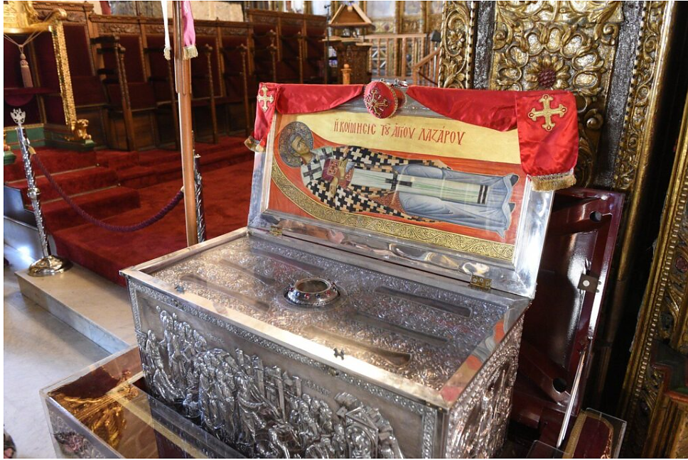 На гробницата на Свети Лазар в Кипър пише: “...мъртъв четири дни, приятел на Христос”.