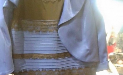 Какъв цвят е роклята