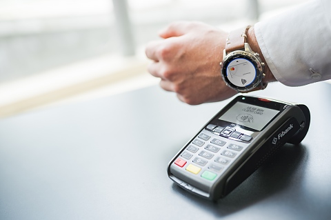 Клиентите на Fibank ще се разплащат с часовник Garmin