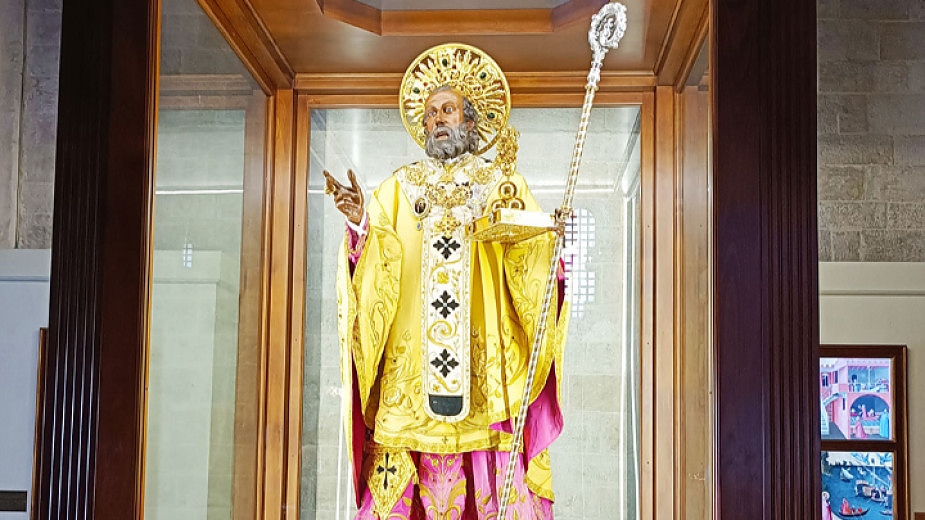 В италианския град Бари се съхраняват мощите на Св. Николай Чудотворец.