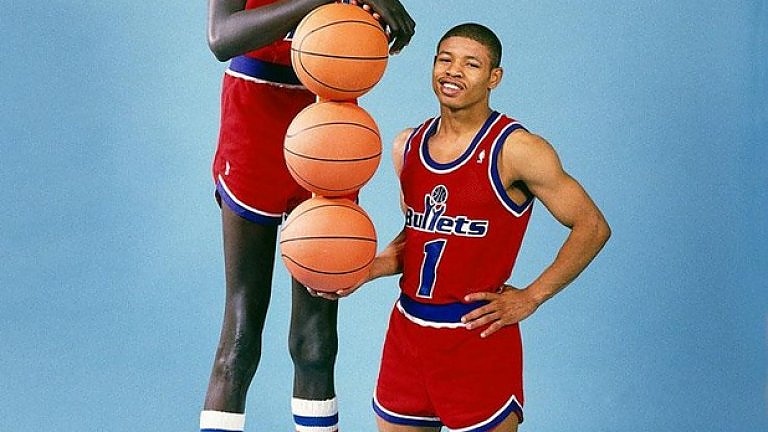 Баскетболистът от НБА с най-нисък ръст е Мъгси Богс.