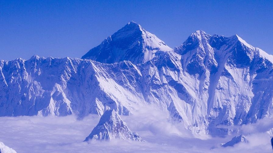 Заради земетресение в Непал нито един алпинист не изкачва връх Еверест през 2015 г.