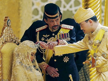 Султанът на Бруней жени сина си 11 дни