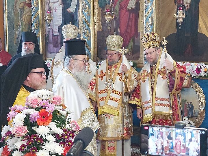 Най-високата титла, която може да бъде носена от един свещеник в йерархията на православната църква, е протопрезвитер.
