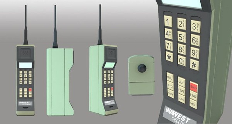 На 3 април 1973 е проведен е първият в света разговор по мобилен телефон