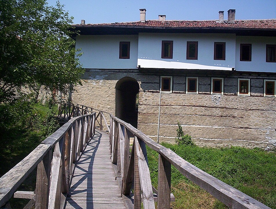Лясковският манастир е изпълнявал функциите на място за заточение и приют за душевно болни.