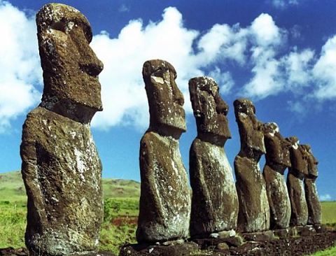 Великденският остров, чудни каменни статуи