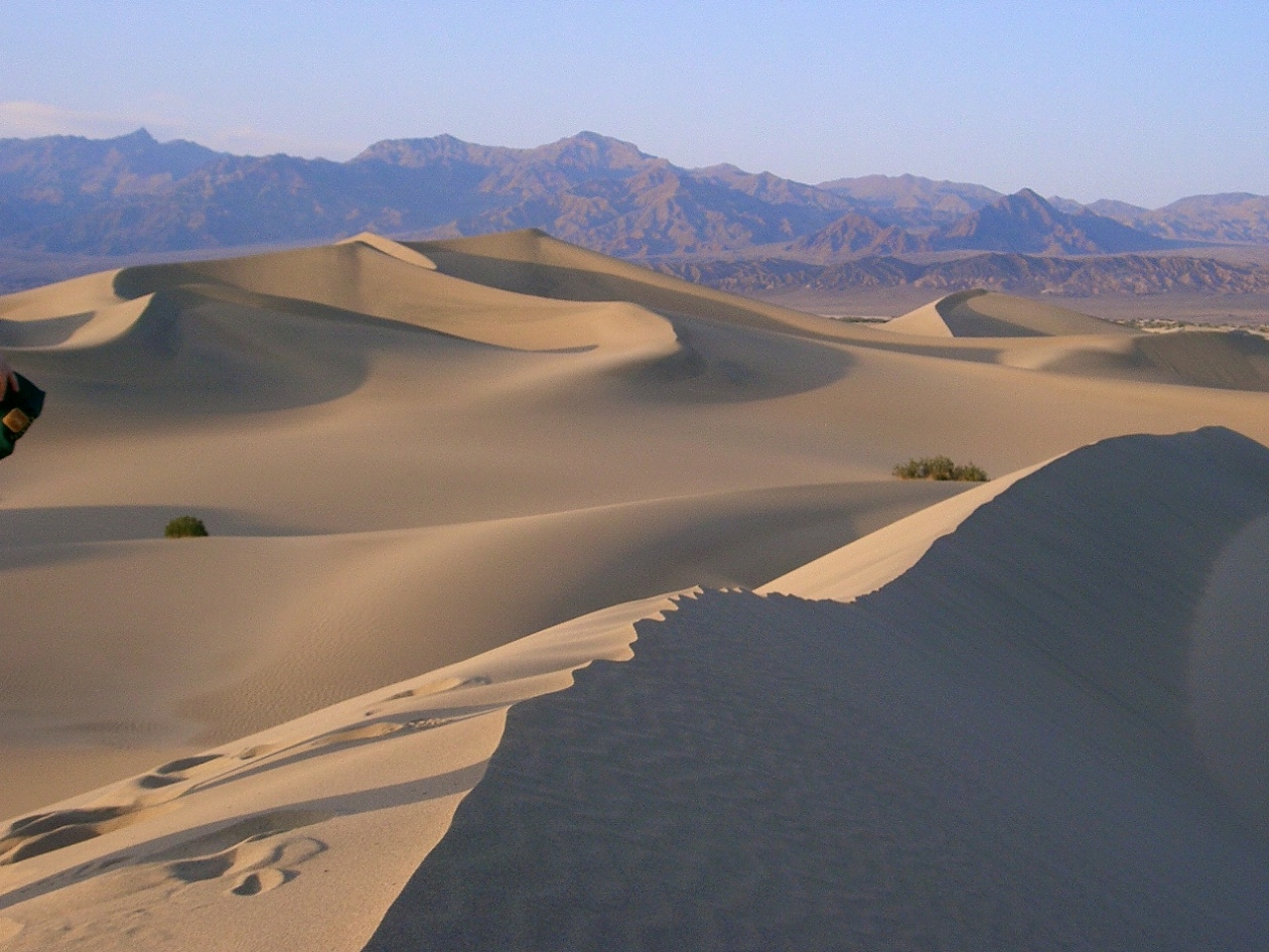 Долината на смъртта се намира в пустинята Мохаве.