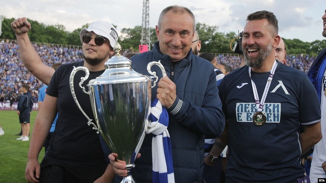 Българският футболен треньор Станимир Стоилов Мъри води два различни отбора в груповата фаза на Шампионската лига.