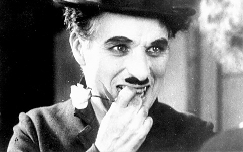 Чарли Чаплин е роден на 16 април 1889  г.