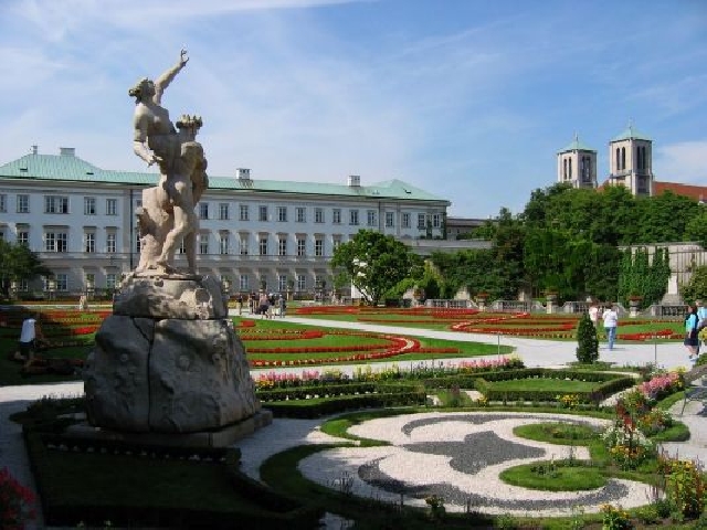 Двореца Мирабел в Австрия