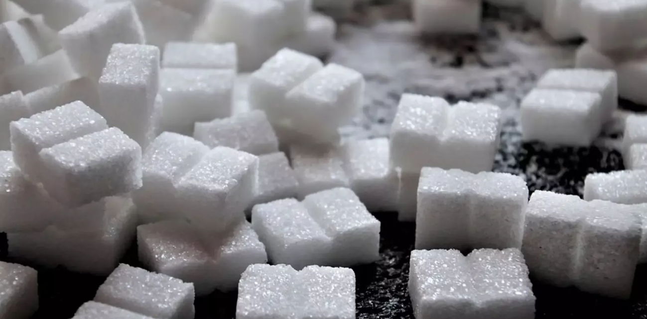 Рафинираната захар пренастройва и уврежда мозъка