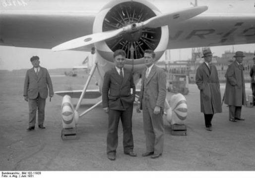 Уили Поуст - първият околосветски полет