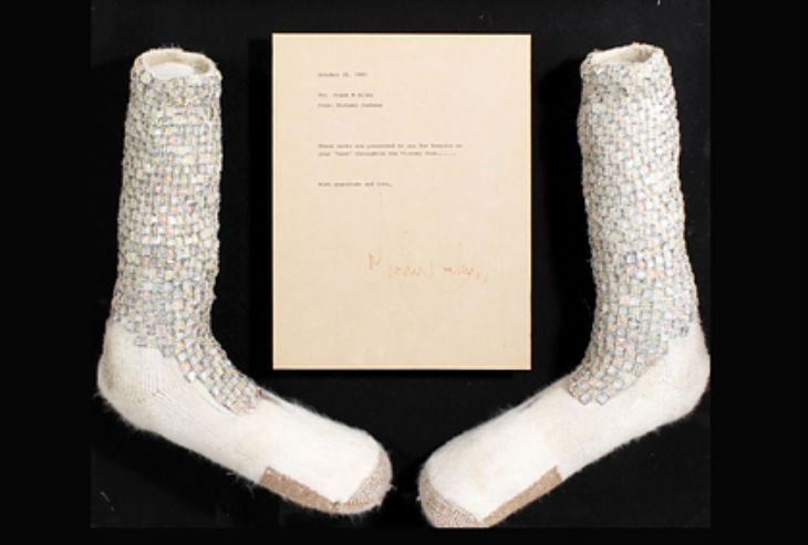 чорапите на Майкъл Джексън от Лунна разходка
