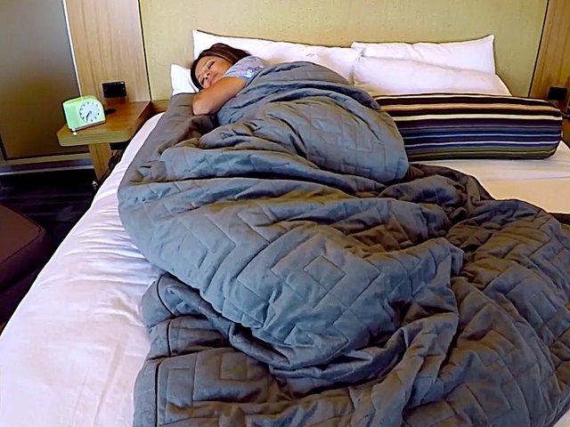 тежките одеяла подобряват съня