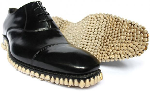 Обувки със зъби