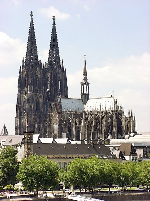 Кьолнската катедрала е завършена на 15 октомври 1880 г.