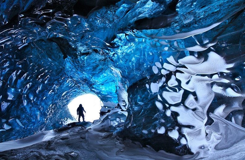 ледена пещера в Исландия