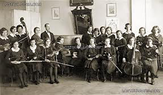 Оркестърът на Първа Софийска девическа гимназия