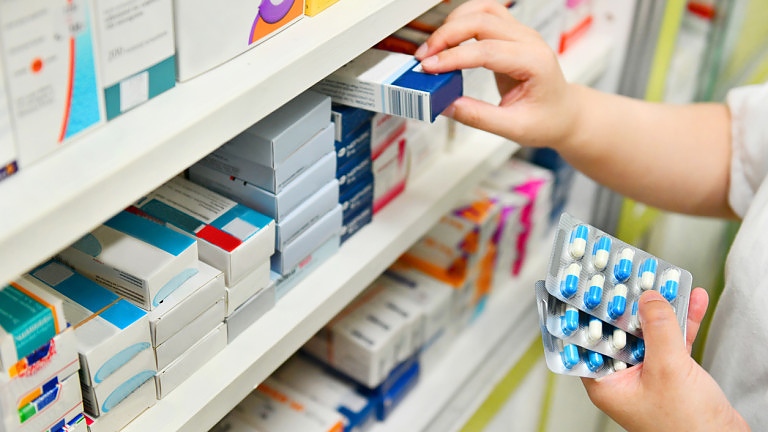БЛС: Лекарства да се продават в магазините и в денонощни аптеки
