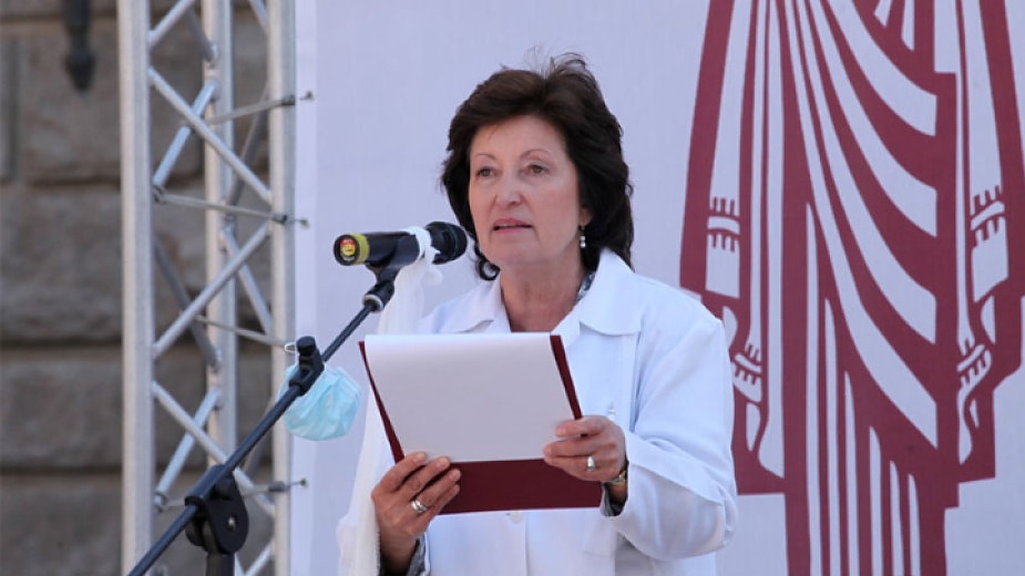Милка Василева: В България не достигат 30 000 медицински сестри