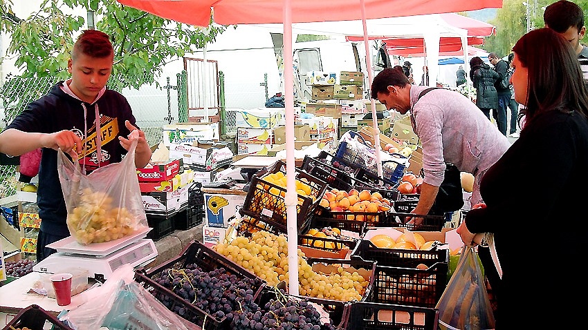 Отварят неделния пазар в Златица от 24 май