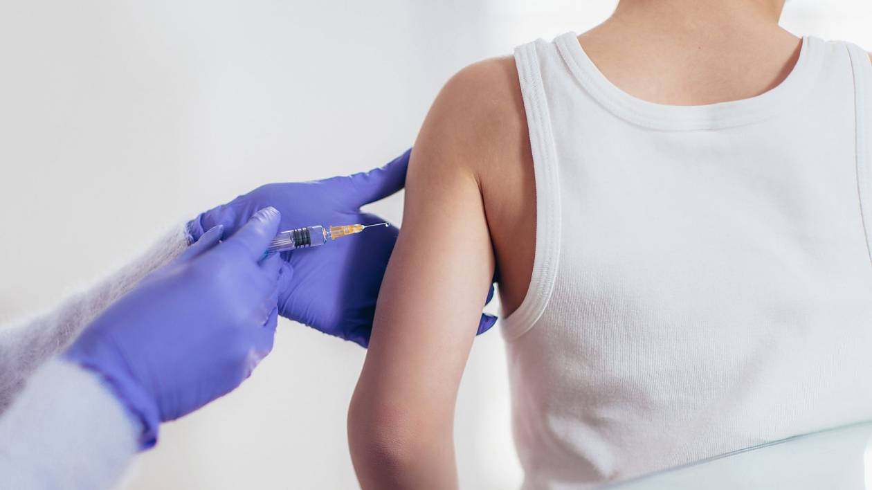 COVID-19: Тестват оксфордската ваксина върху деца на 6 години в първо проучване в света