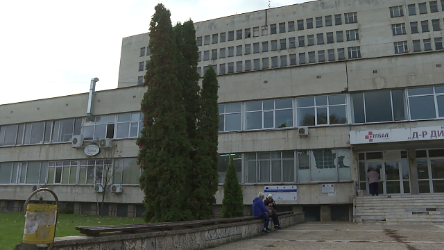 Болницата в Свищов без лекари: COVID болни се лекуват от медицински сестри и доброволци