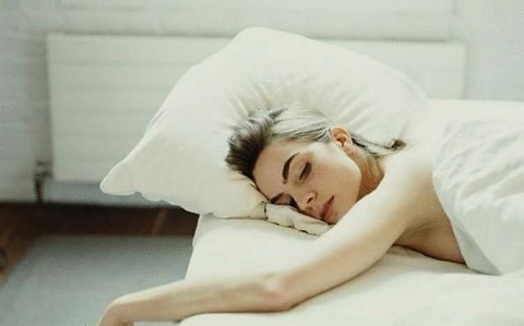 Спане без дрехи ползи