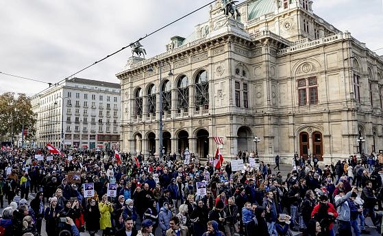 Мащабни протести във Виена, Цюрих, Ротердам срещу локдауна