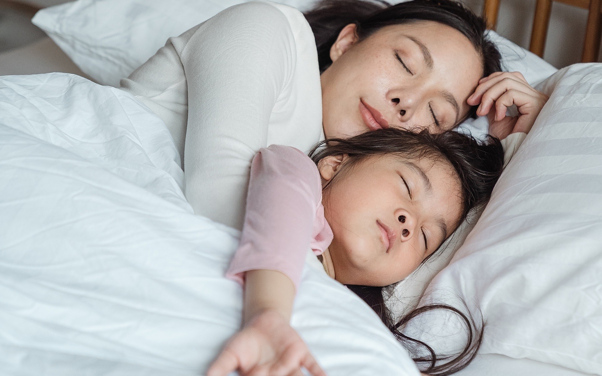 Недоспиването при млади майки е свързано с ускорено стареене