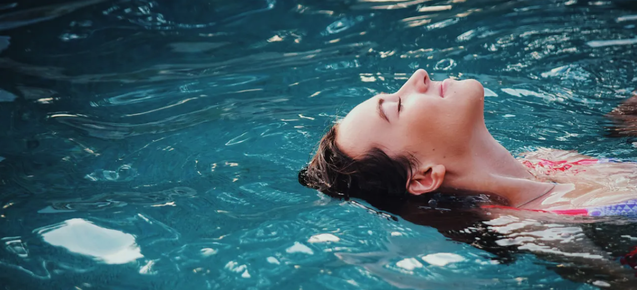 Плуването в студена вода облекчава симптомите на менопаузата