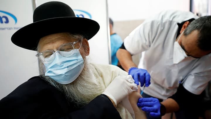 Спектакълът на провала: Доведе ли масовата ваксинация в Израел до повече заразени?