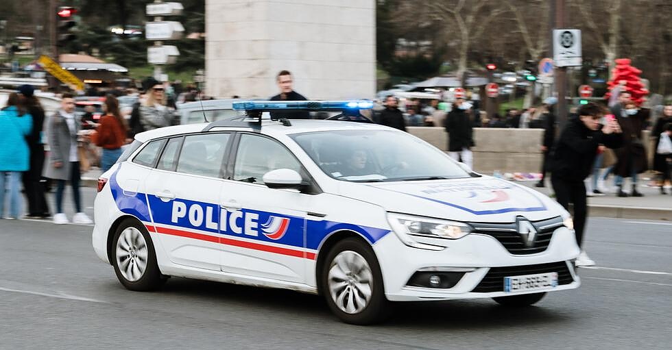 Въоръжен грабеж в Париж, откраднаха бижута за 15 млн. евро