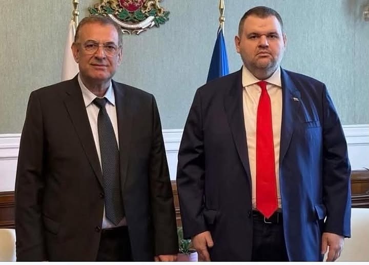 Делян Пеевски и Джевджет Чакъров се обединяват в едно ДПС.
