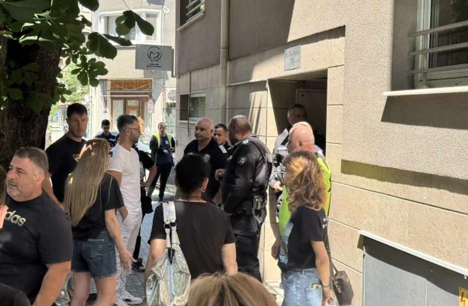 Полиция пази дома на анестезиолога, поставил упойката на малкия Ангел в Пловдив