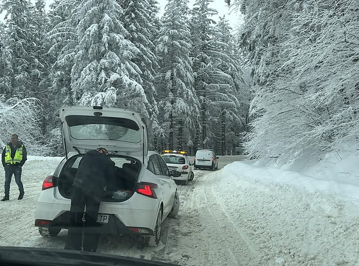 Пътят за Алеко е заледен