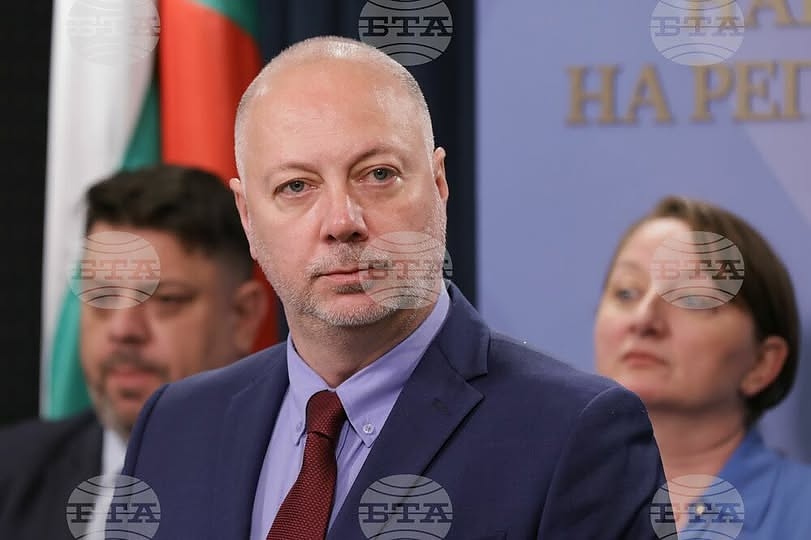 Желязков и управителят на БНБ Димитър Радев подписаха за въвеждане на еврото от 2026 г.