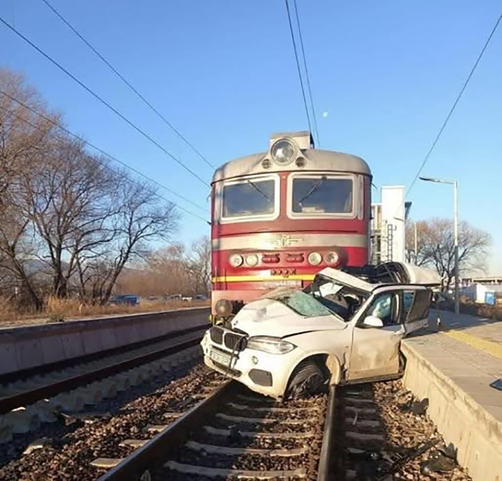 Катастрофа между влак и кола при Равно поле