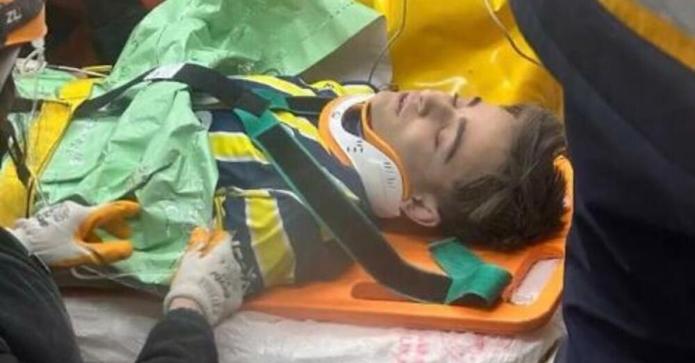 119 часа под руините: Спасиха 16-годишен, заспал с фланелка на Фенербахче