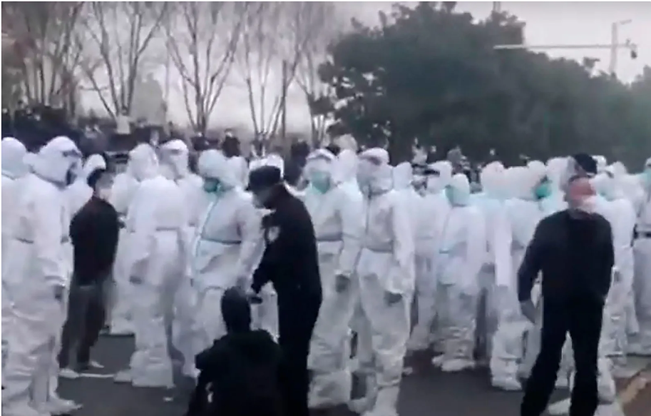 Масови протести избухнаха в главната фабрика за iPhone в Китай