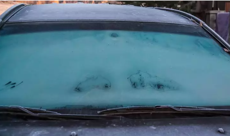 Запотяване на стъклата на колата през зимата