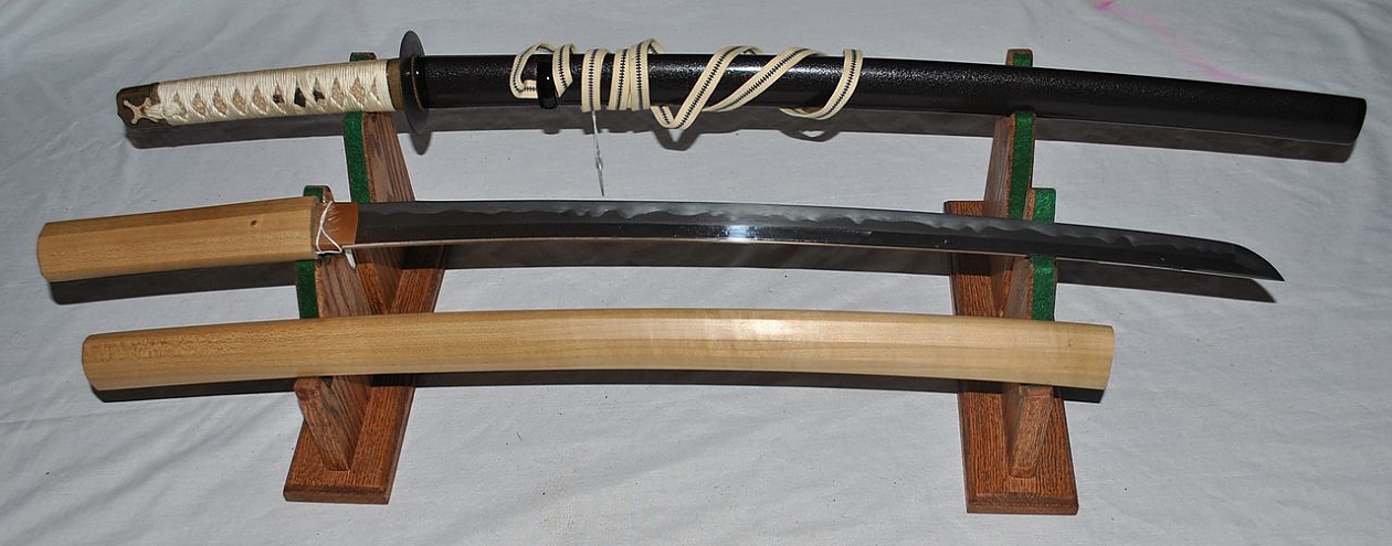 Вторият, по-къс меч, който носят самураите, се нарича уакизаши;