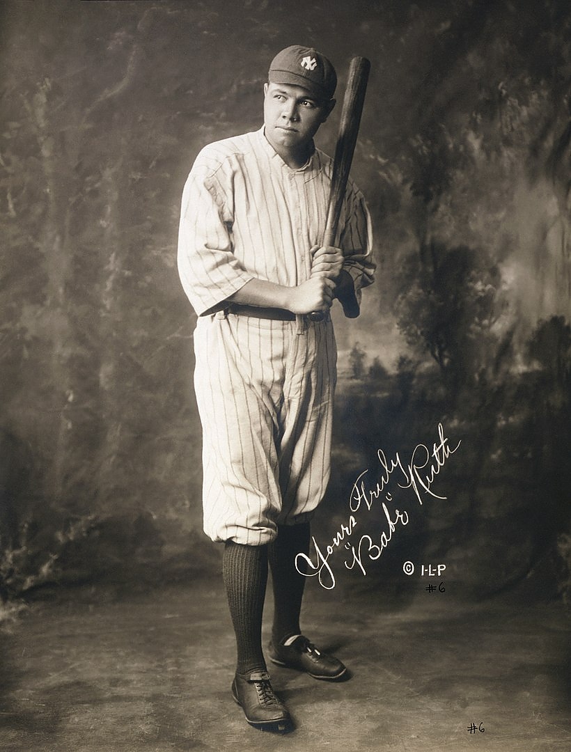 Какво слагал под шапката си легендарният бейзболист Бейб Рут с цел охлаждане